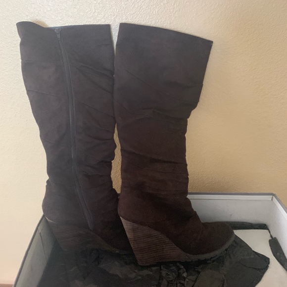 Brown wedge boots sz 9.5 - Picture 1 of 3